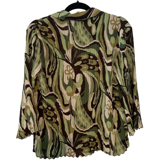 E.C. Designs Green Button Down With Bold Pattern - Picture 3 of 5